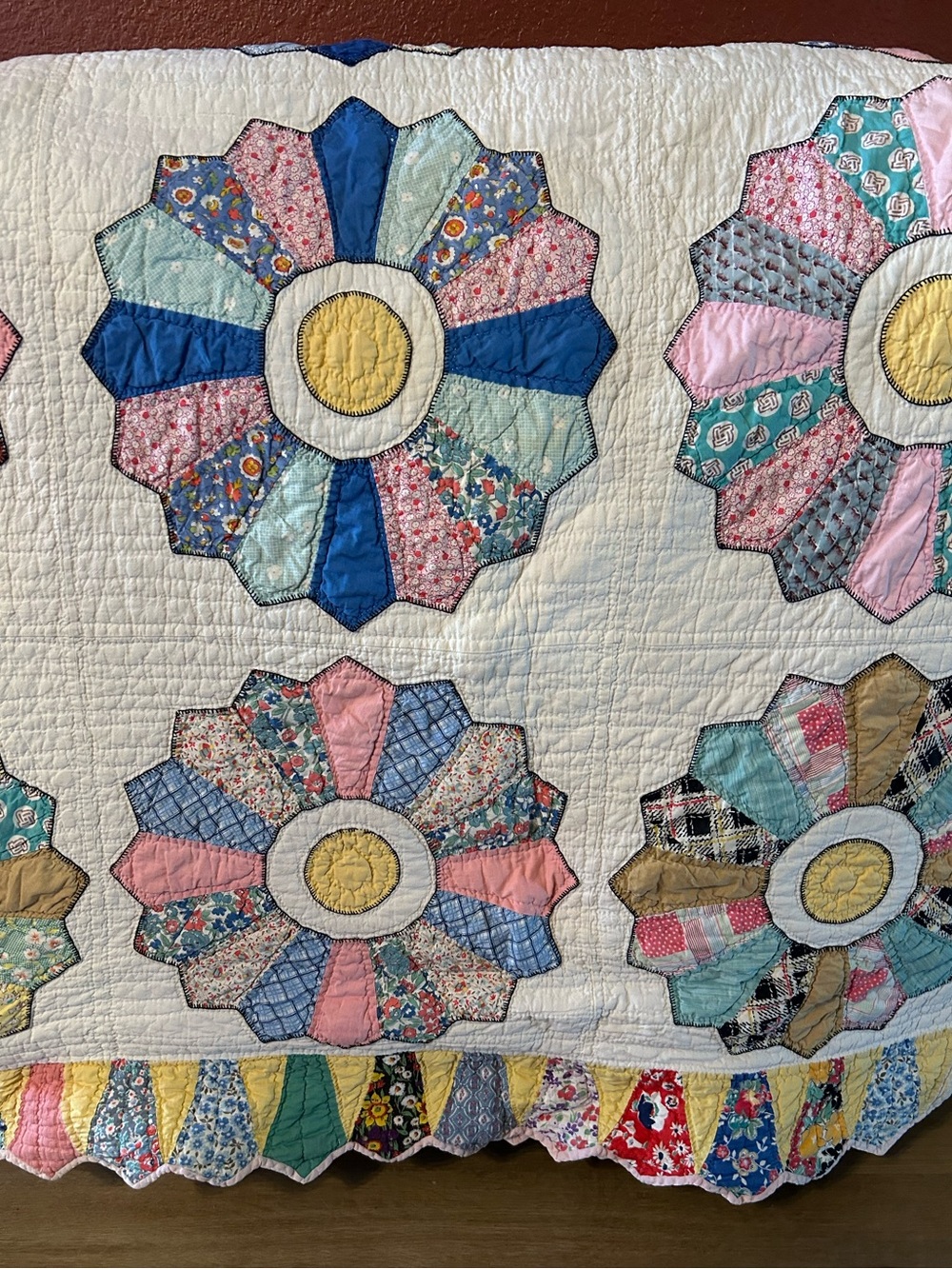 Vintage Handmade Dresden Plate Quilt 76” x70” Hand stitched